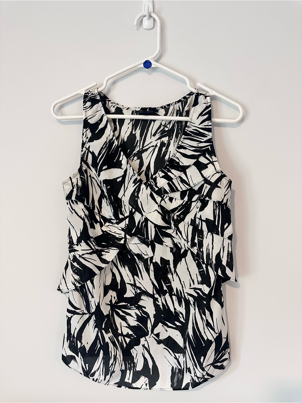 Anne Klein Black & White Printed Ruffle V-Neck Camisole Size Small